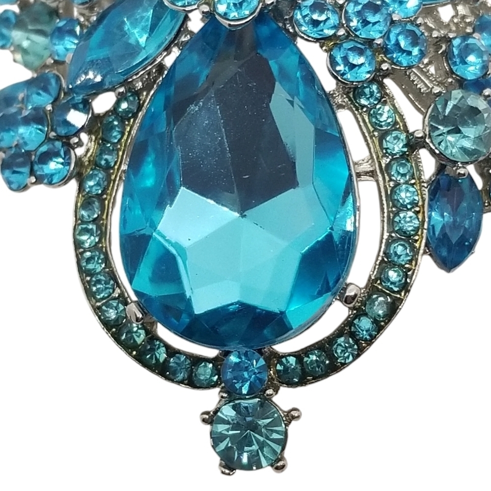 VINTAGE SILVERTONE & BLUE RHINESTONE FLORAL STATEMENT BROOCH - Picture 2 of 4